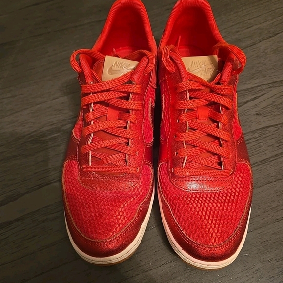 Athletic_Shoes